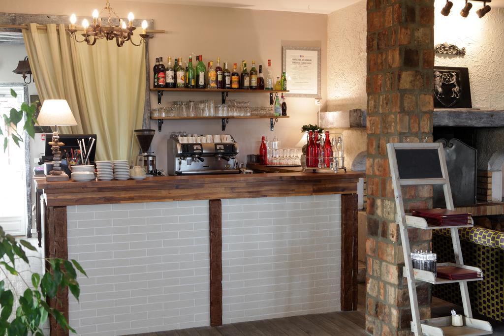 Logis Les Nympheas Hotel