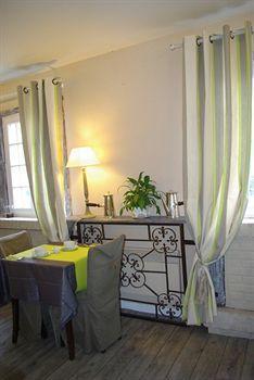 Logis Les Nympheas Hotel 2*